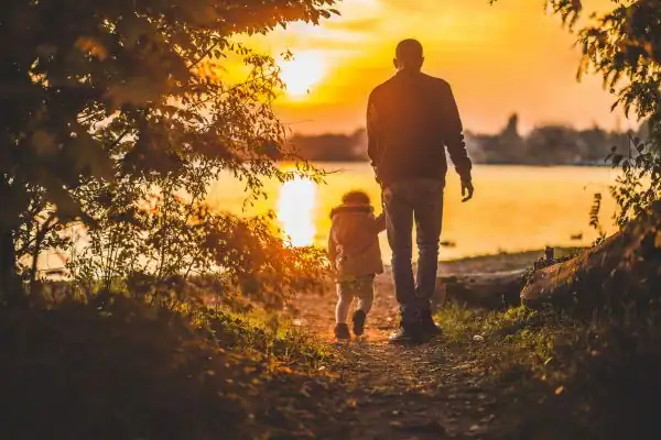 image of dad and child - parental alienation Farnborough